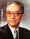 https://upload.wikimedia.org/wikipedia/commons/thumb/d/d0/Hu_Shih_1960_color.jpg/100px-Hu_Shih_1960_color.jpg